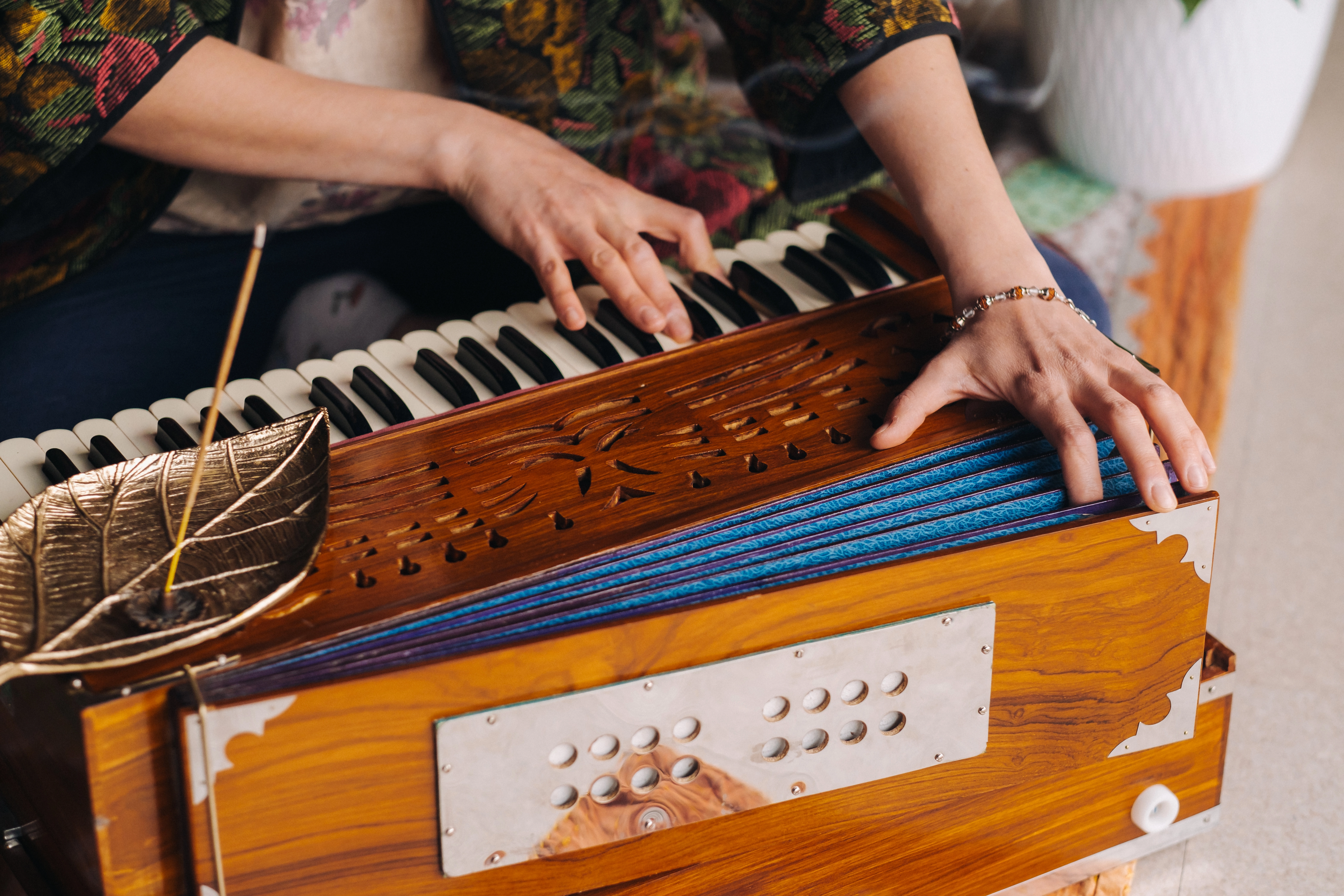 about-harmonium-2